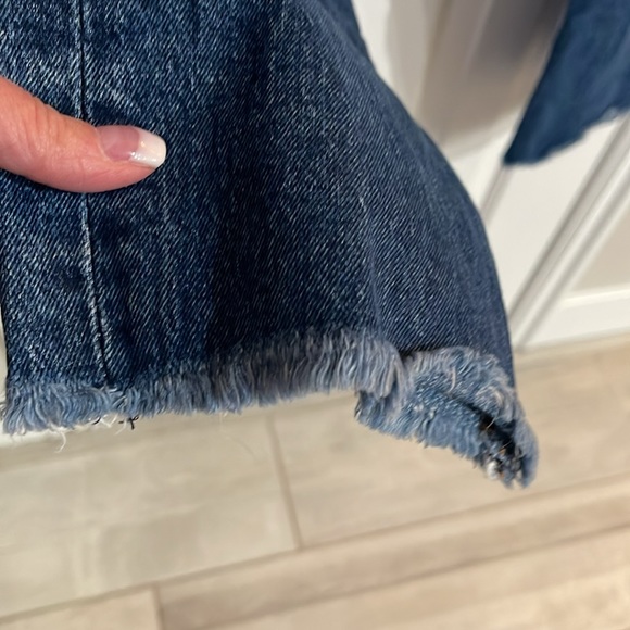 Levi’s Wedgie straight Size 29 button up , frayed hem EUC - Picture 3 of 8